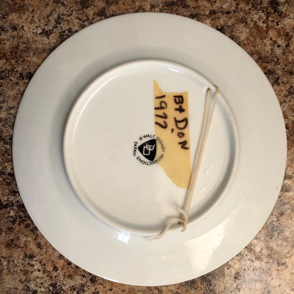 Vintage Disneyland sleeping beauty Castle souvenir plate gold rim made in Japan - Picture 4 of 4